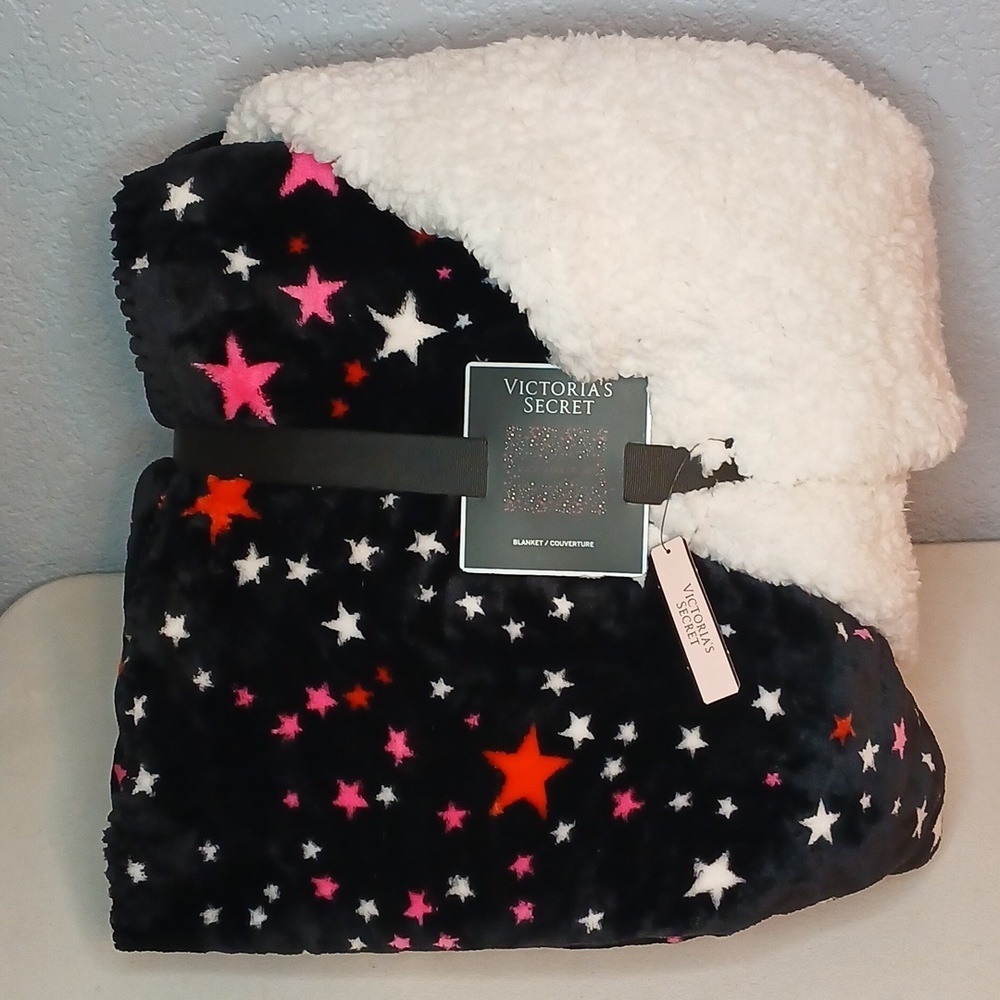 Victoria’s Secret Blanket Fashion Show Sherpa Star Blanket 🆕️ - Picture 2 of 12